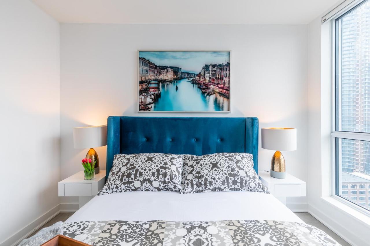 Luxury 2 Bedroom In The Heart Of Entertainment District W/ Cn Tower View Toronto Bagian luar foto