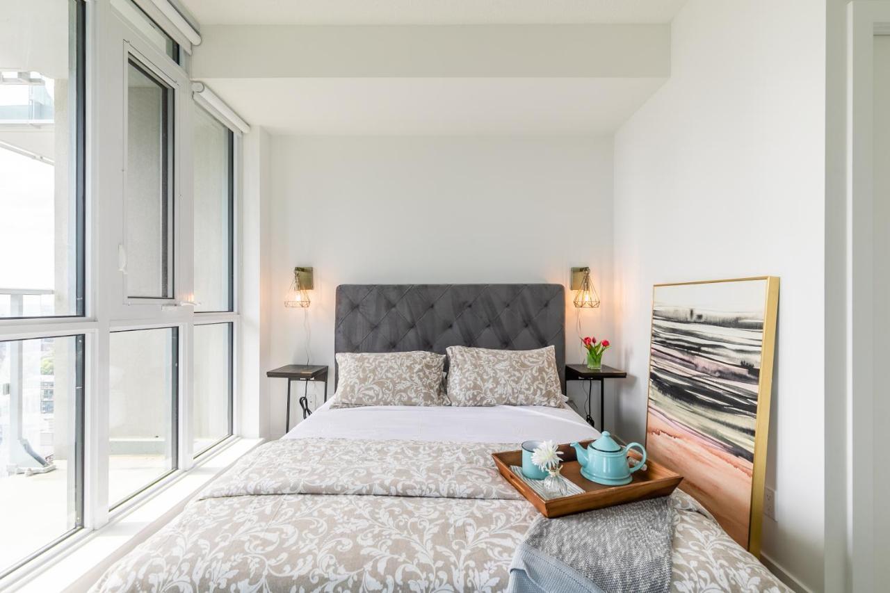 Luxury 2 Bedroom In The Heart Of Entertainment District W/ Cn Tower View Toronto Bagian luar foto