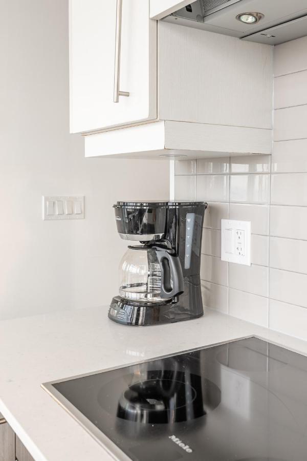 Luxury 2 Bedroom In The Heart Of Entertainment District W/ Cn Tower View Toronto Bagian luar foto