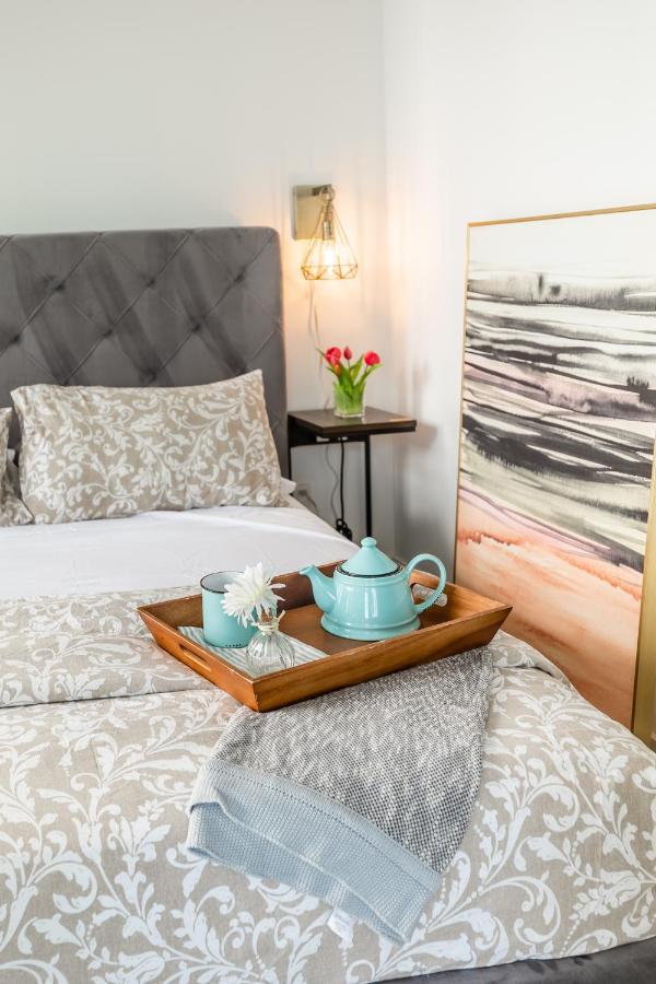 Luxury 2 Bedroom In The Heart Of Entertainment District W/ Cn Tower View Toronto Bagian luar foto