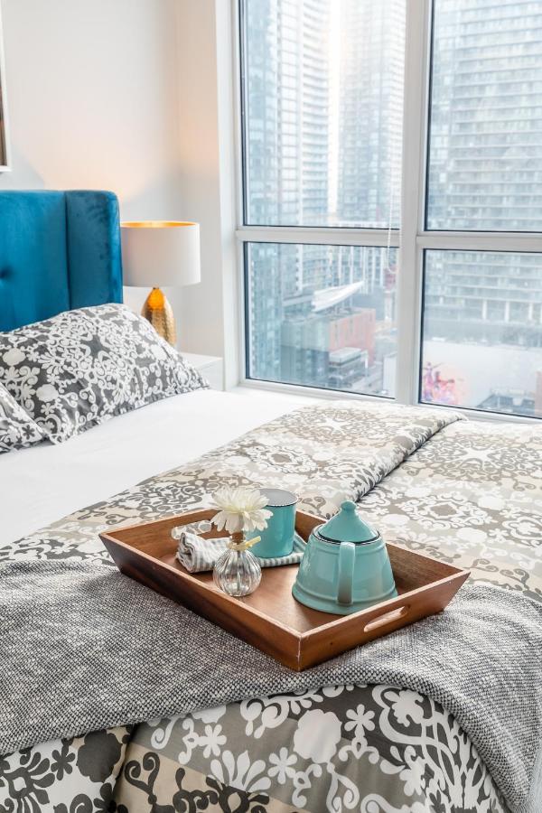Luxury 2 Bedroom In The Heart Of Entertainment District W/ Cn Tower View Toronto Bagian luar foto