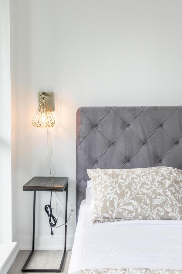 Luxury 2 Bedroom In The Heart Of Entertainment District W/ Cn Tower View Toronto Bagian luar foto