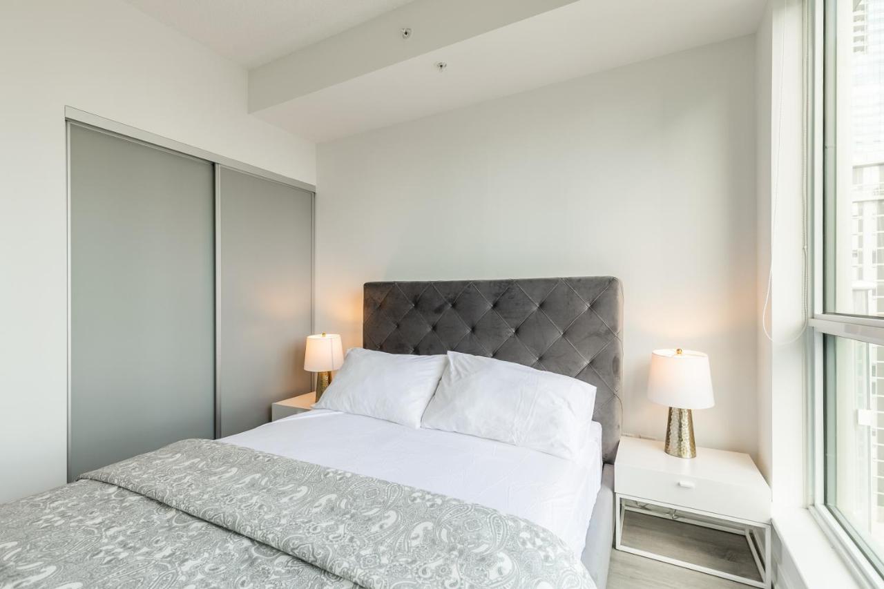 Luxury 2 Bedroom In The Heart Of Entertainment District W/ Cn Tower View Toronto Bagian luar foto