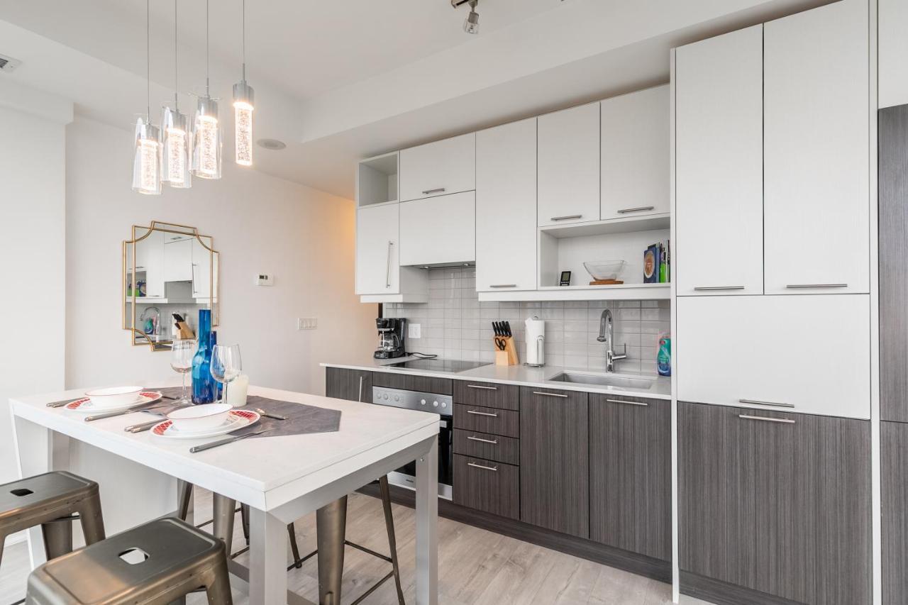Luxury 2 Bedroom In The Heart Of Entertainment District W/ Cn Tower View Toronto Bagian luar foto
