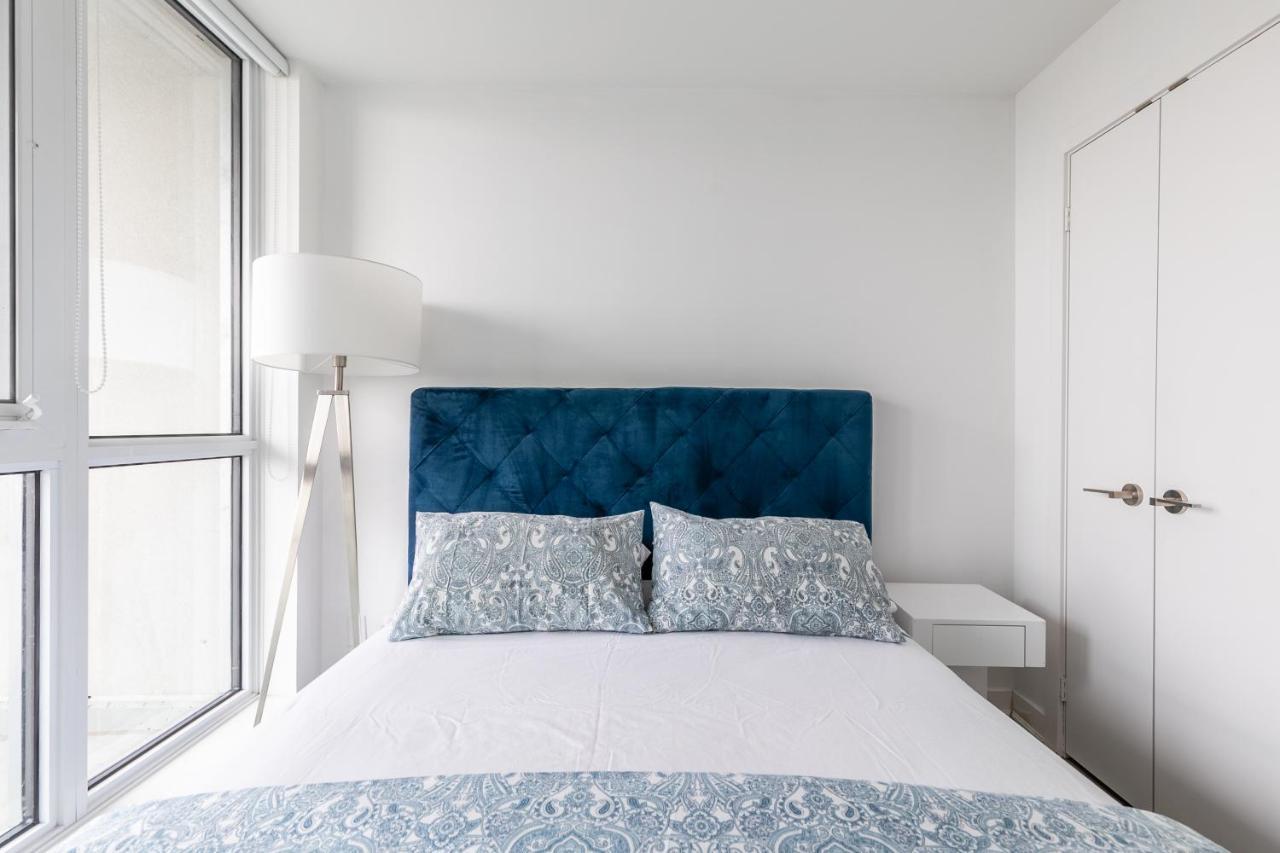 Luxury 2 Bedroom In The Heart Of Entertainment District W/ Cn Tower View Toronto Bagian luar foto