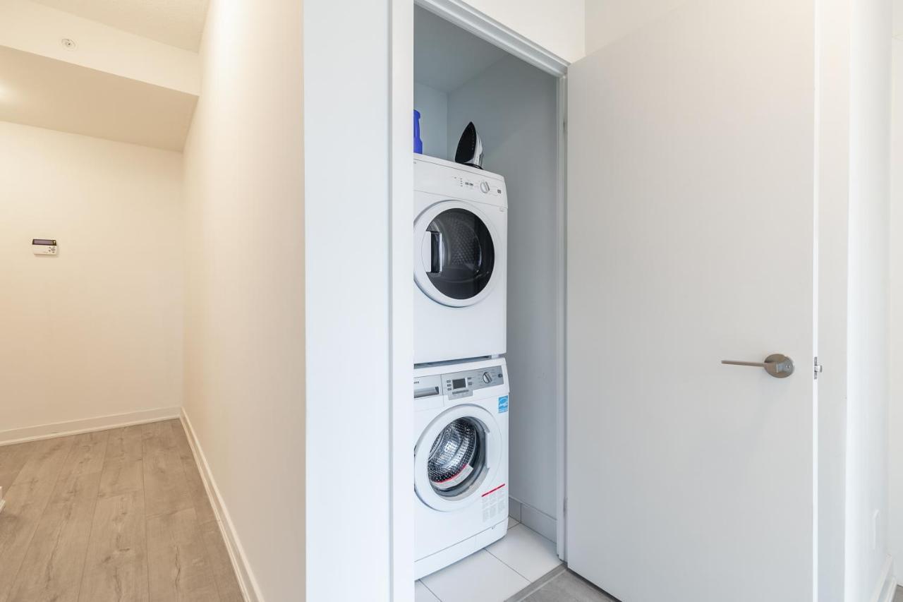Luxury 2 Bedroom In The Heart Of Entertainment District W/ Cn Tower View Toronto Bagian luar foto