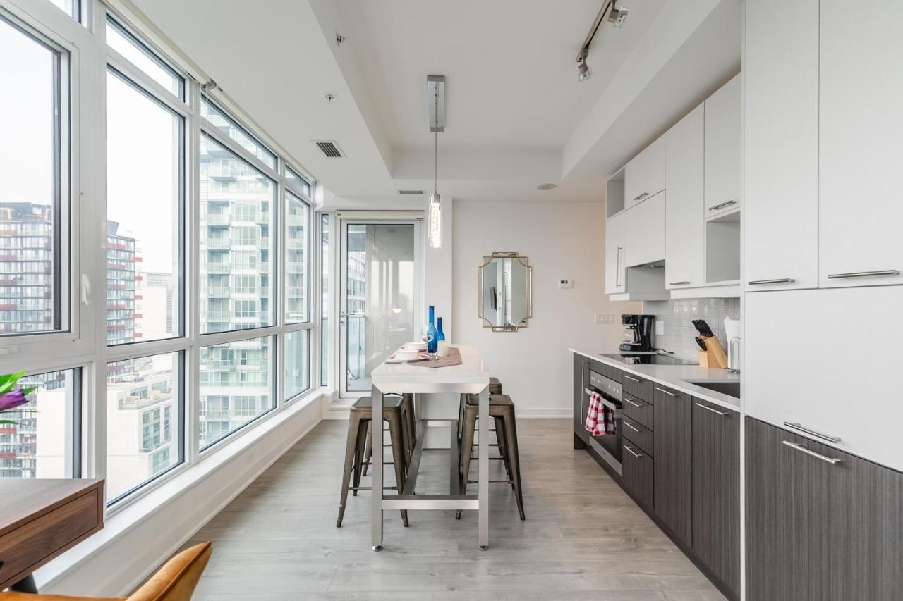 Luxury 2 Bedroom In The Heart Of Entertainment District W/ Cn Tower View Toronto Bagian luar foto